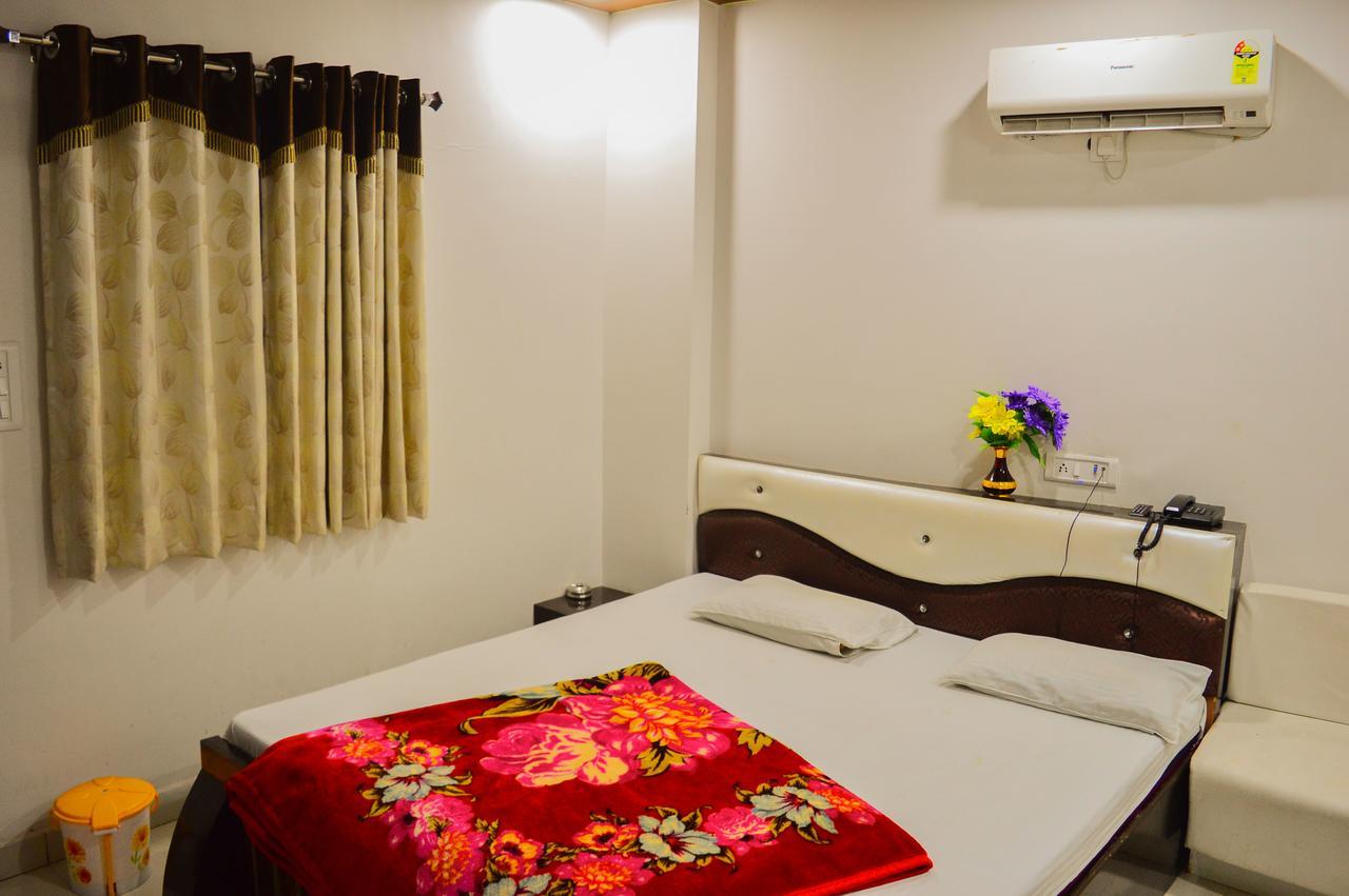 Hotel Shree Dwarkadhish Ujjain Ngoại thất bức ảnh