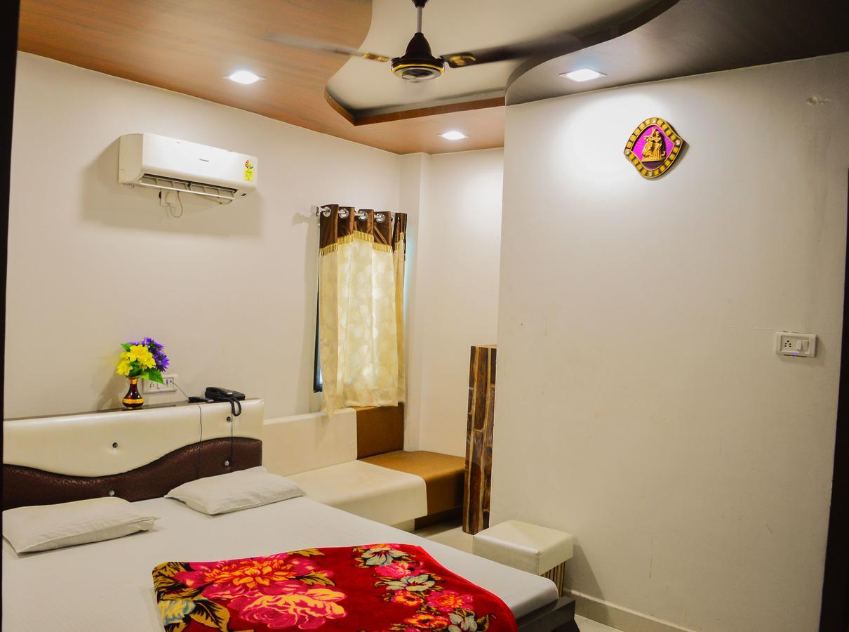 Hotel Shree Dwarkadhish Ujjain Ngoại thất bức ảnh